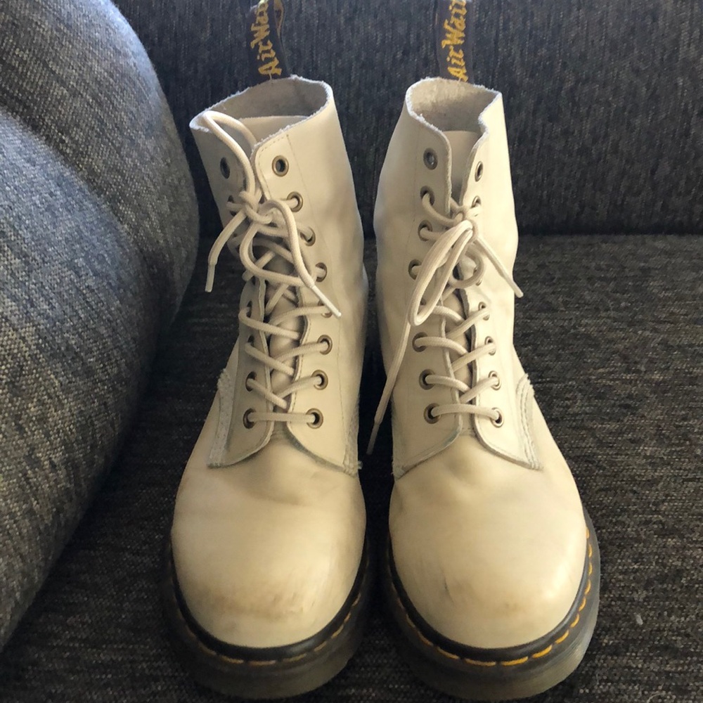 Dr. Martin ivory 8 hole boots. Gently worn